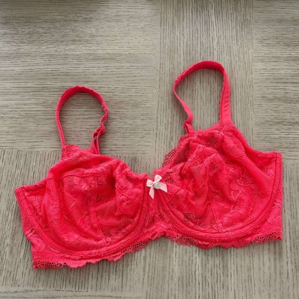 Victoria’s Secret pink lace bra 36D